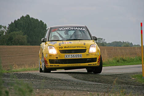 Henrik Jensen, Kalundborg/Leif Heick, Hegnsvig, i Suzuki Swift 1600 Challenge, fik en sikker 1. plads i fjerde afdeling af Danmarksmesterskabet i rally.